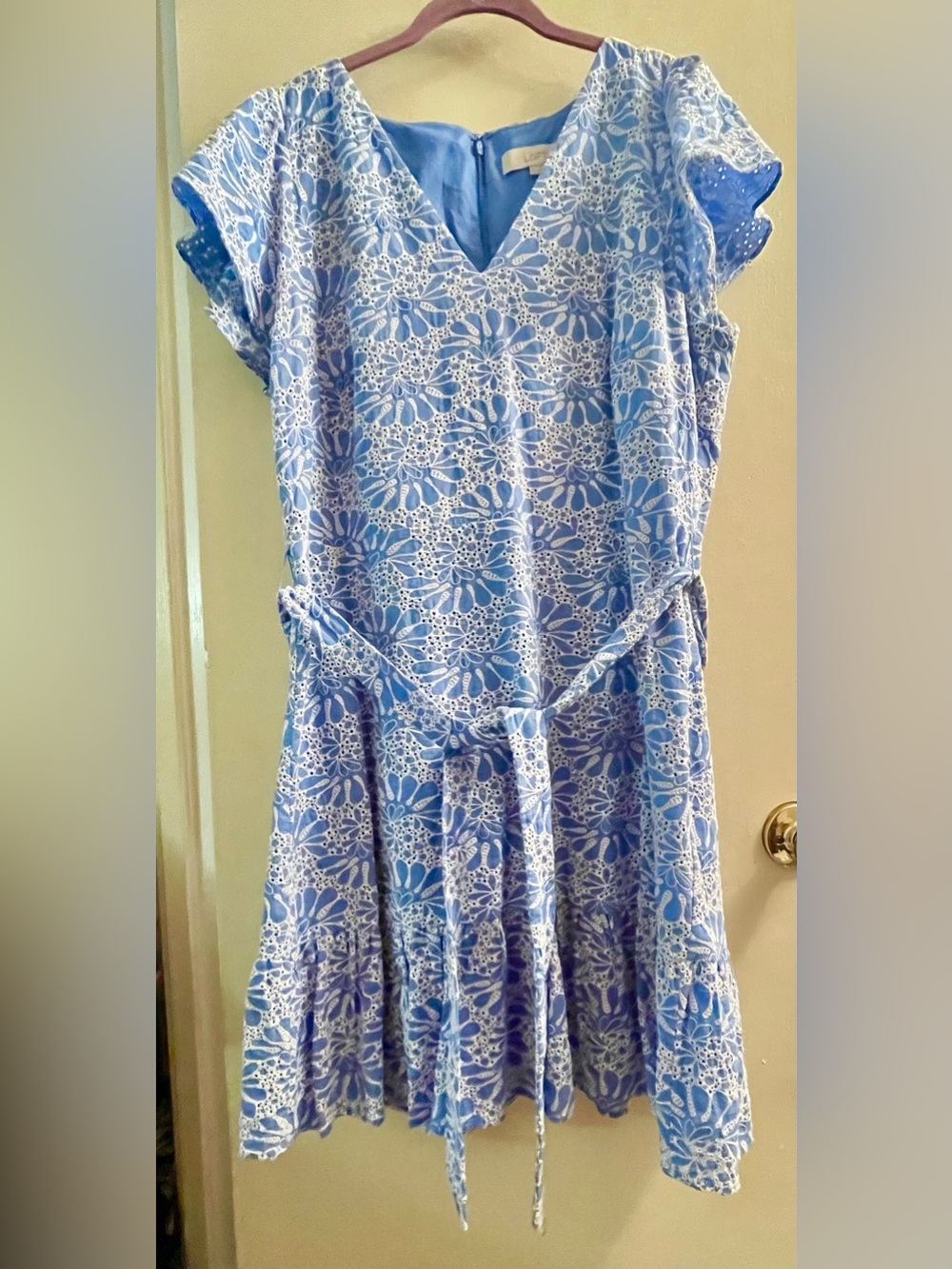 Loft Blue & White Floral Dress
SIZE 16T